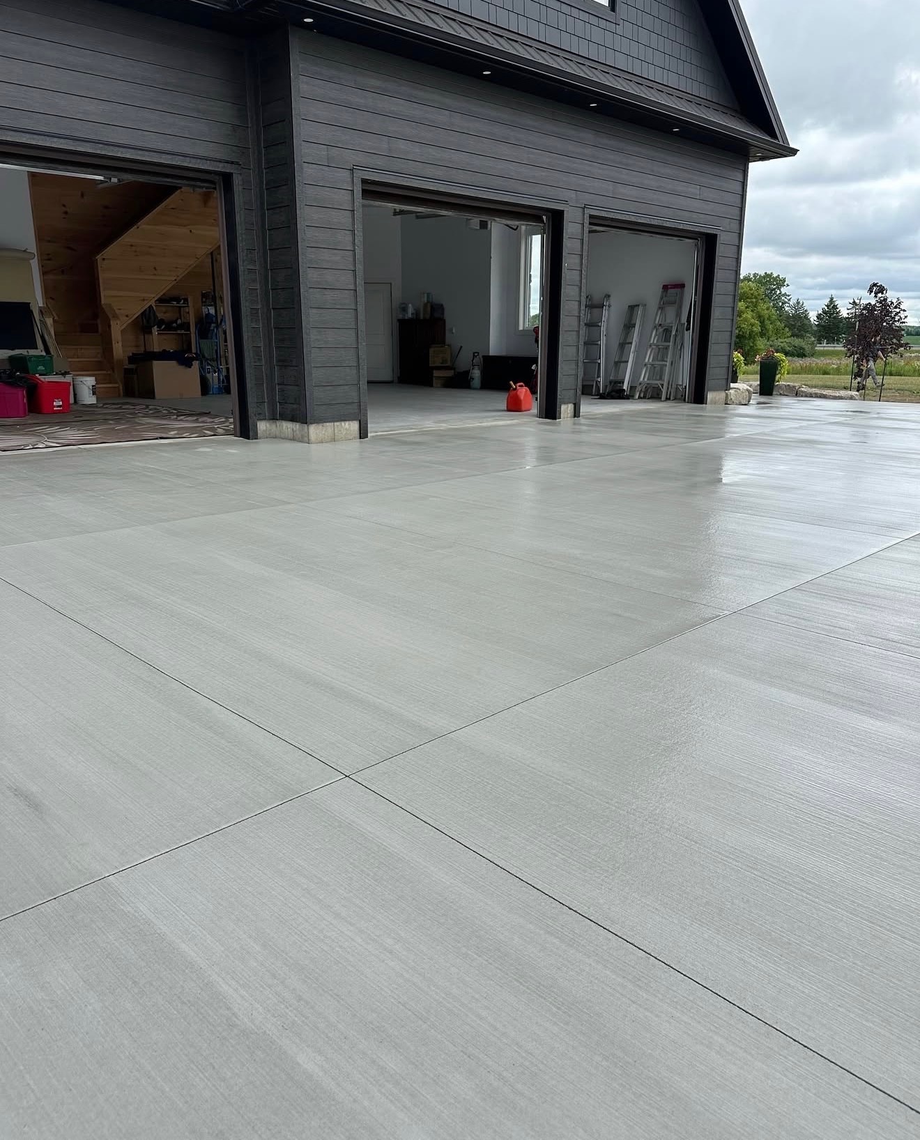 Rosewood Concrete crew finishing a slab in Salem